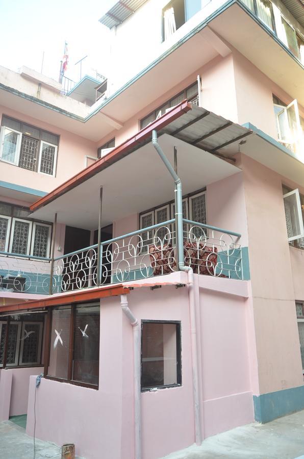 Mitra Garden Inn Катманду Екстериор снимка