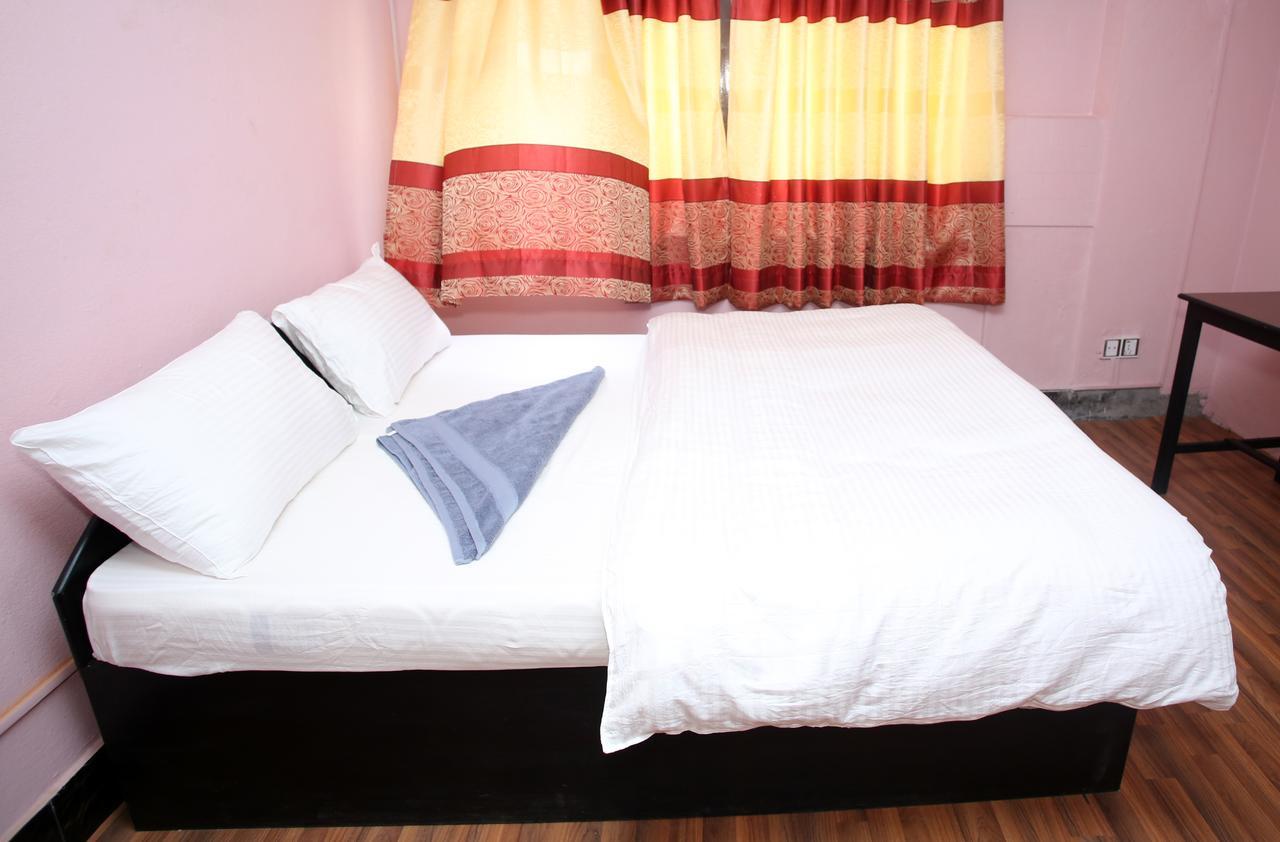 Mitra Garden Inn Катманду Екстериор снимка