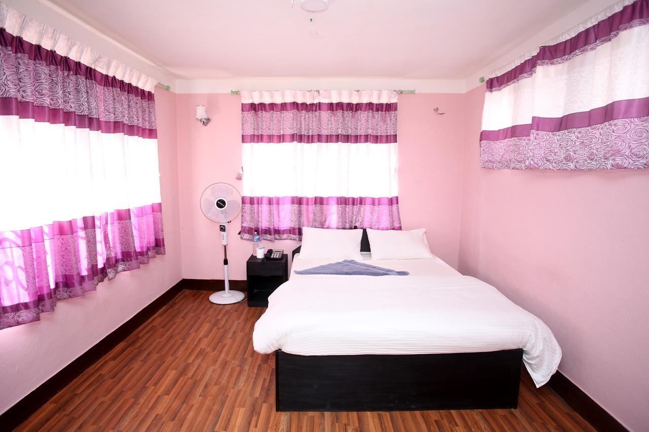 Mitra Garden Inn Катманду Екстериор снимка