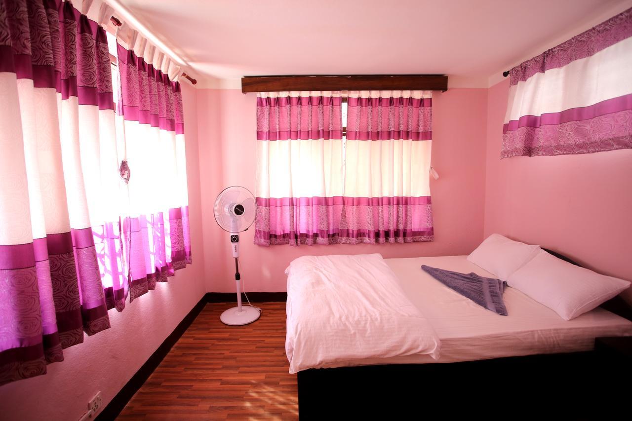 Mitra Garden Inn Катманду Екстериор снимка