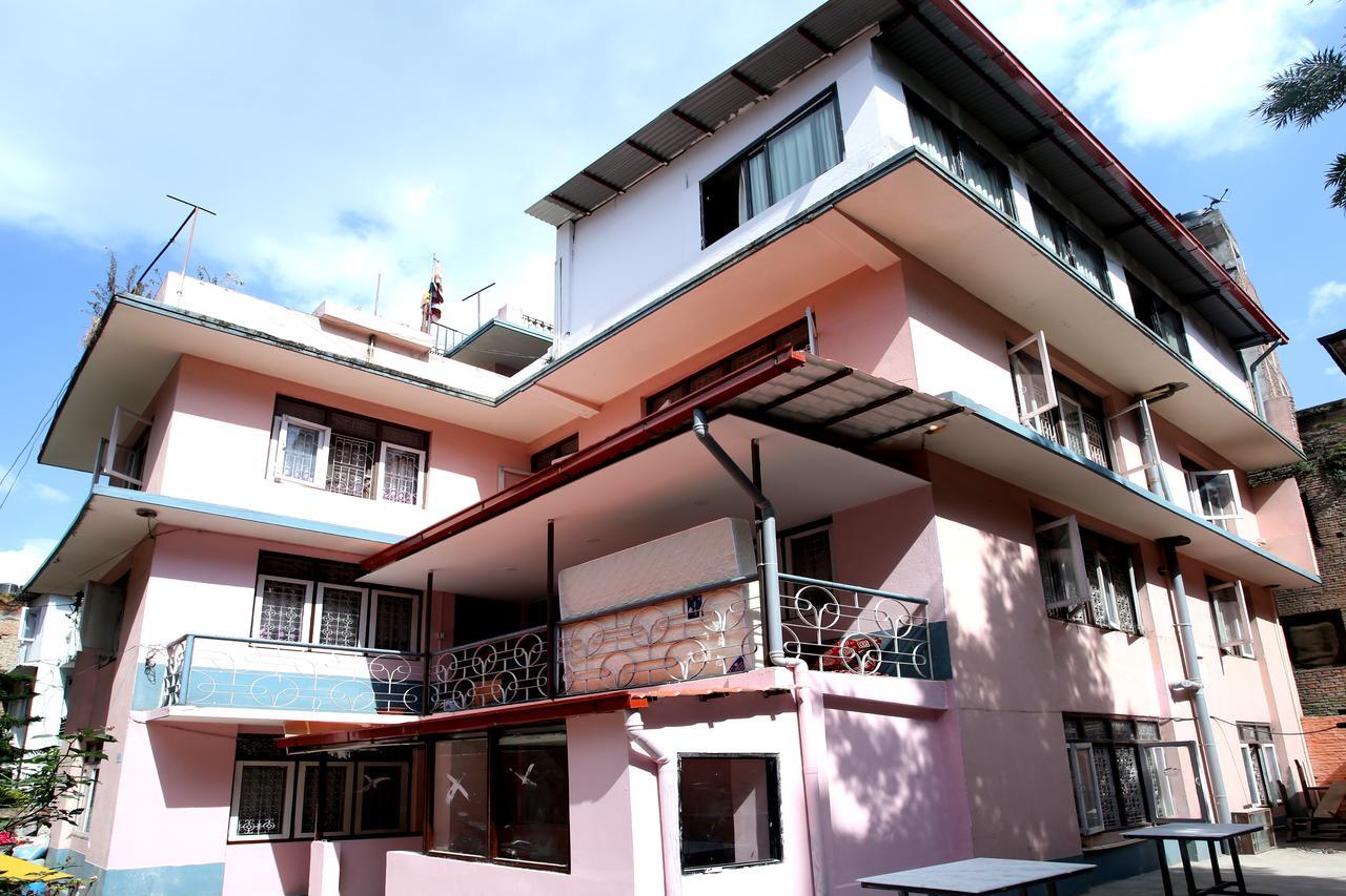 Mitra Garden Inn Катманду Екстериор снимка