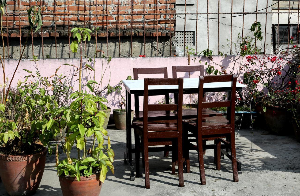 Mitra Garden Inn Катманду Екстериор снимка