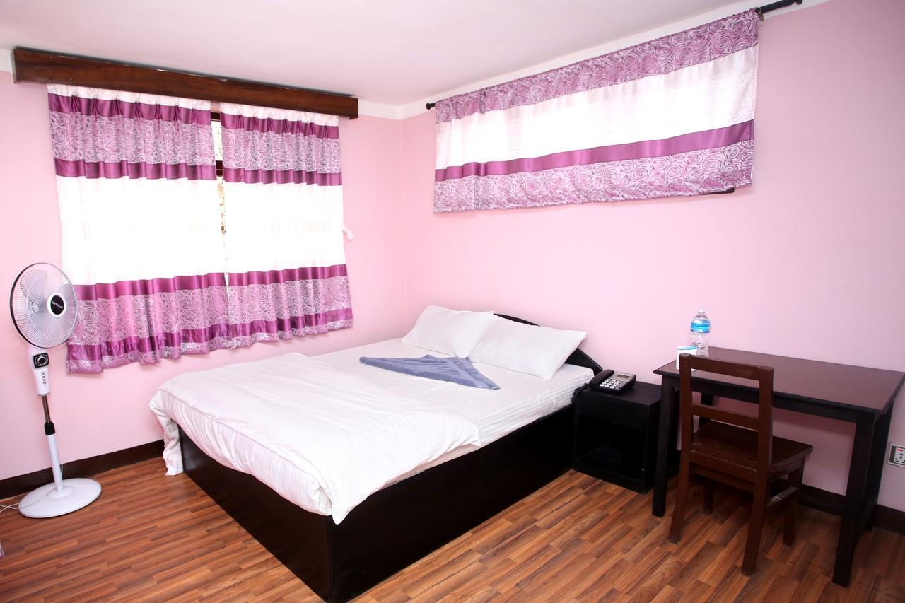 Mitra Garden Inn Катманду Екстериор снимка
