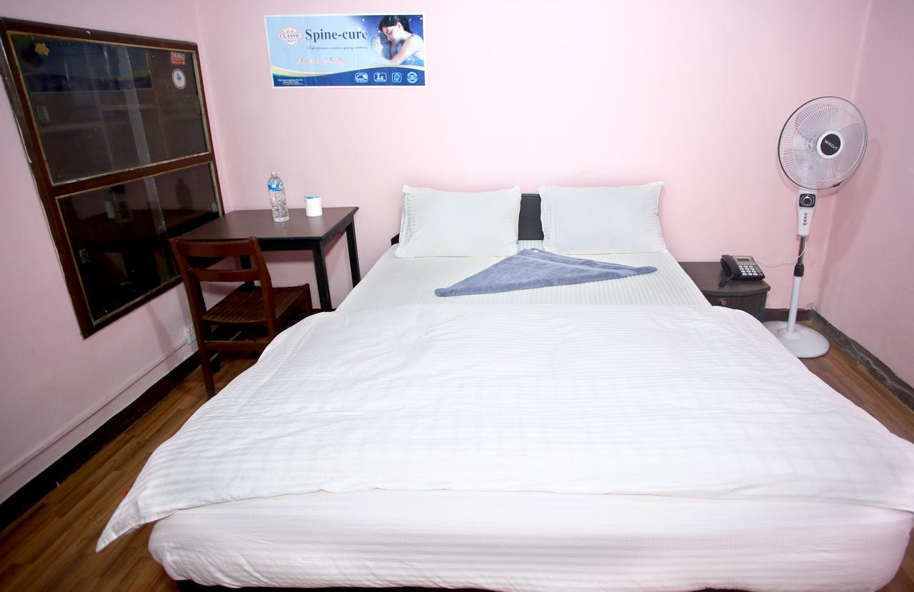 Mitra Garden Inn Катманду Екстериор снимка