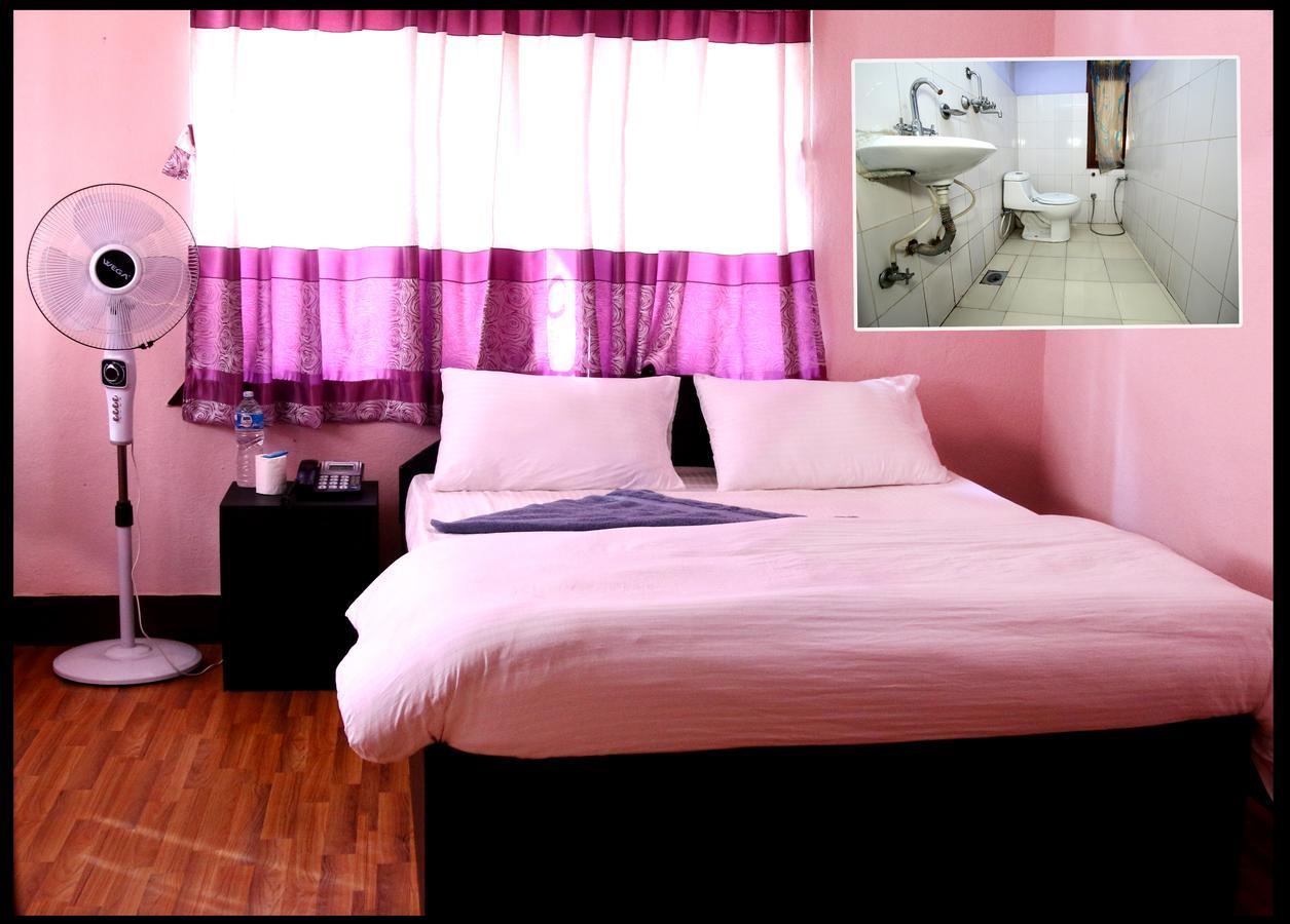 Mitra Garden Inn Катманду Екстериор снимка