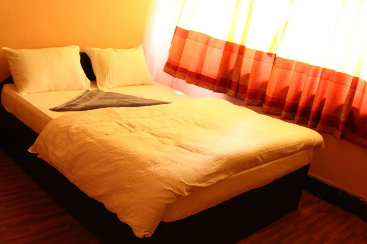 Mitra Garden Inn Катманду Екстериор снимка