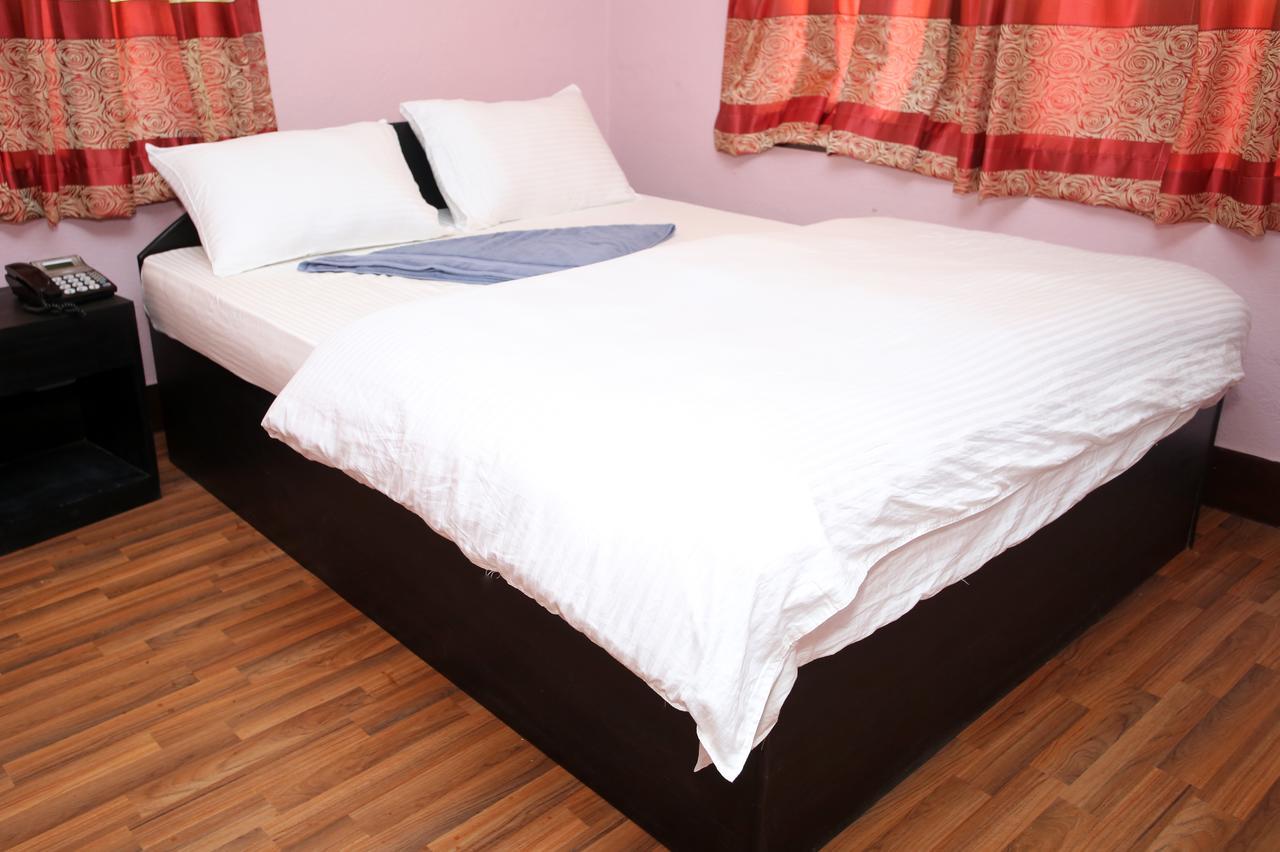 Mitra Garden Inn Катманду Екстериор снимка