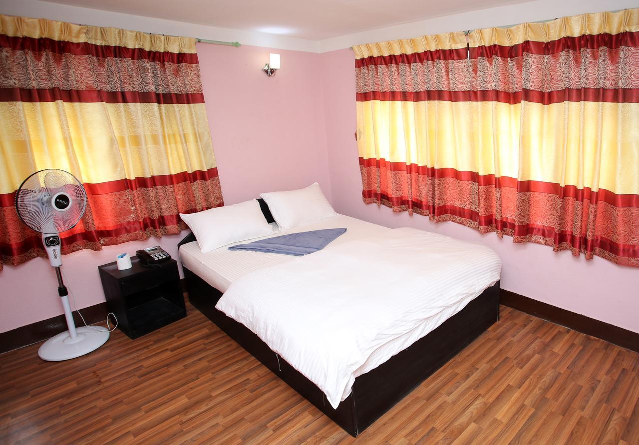 Mitra Garden Inn Катманду Екстериор снимка