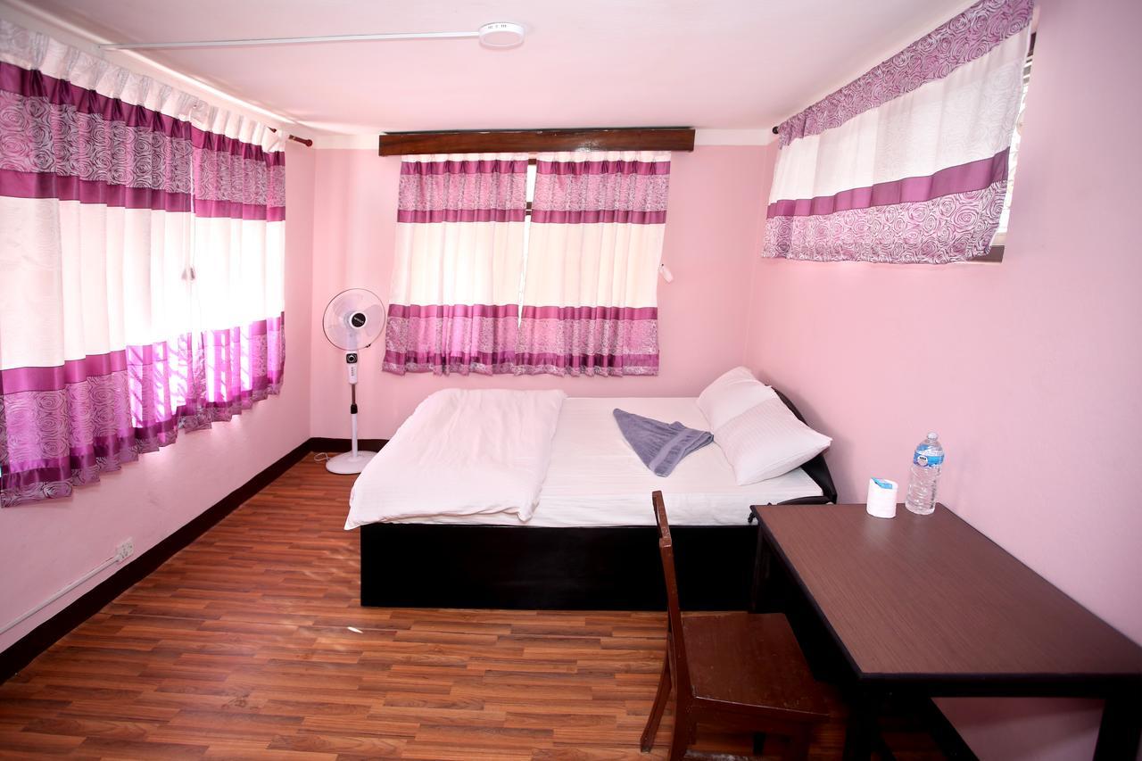 Mitra Garden Inn Катманду Екстериор снимка