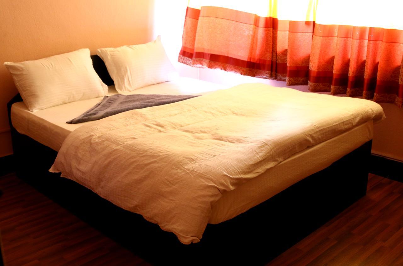 Mitra Garden Inn Катманду Екстериор снимка