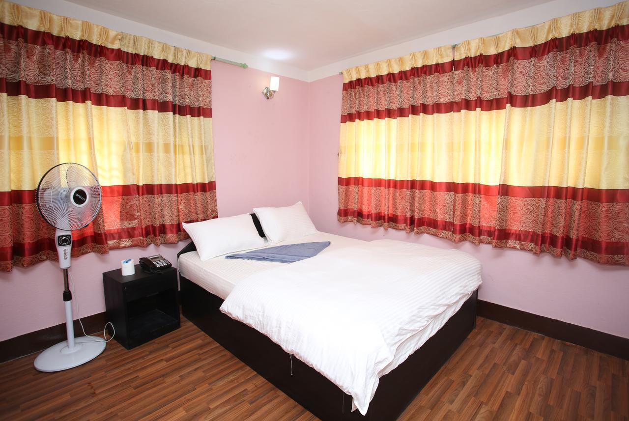 Mitra Garden Inn Катманду Екстериор снимка