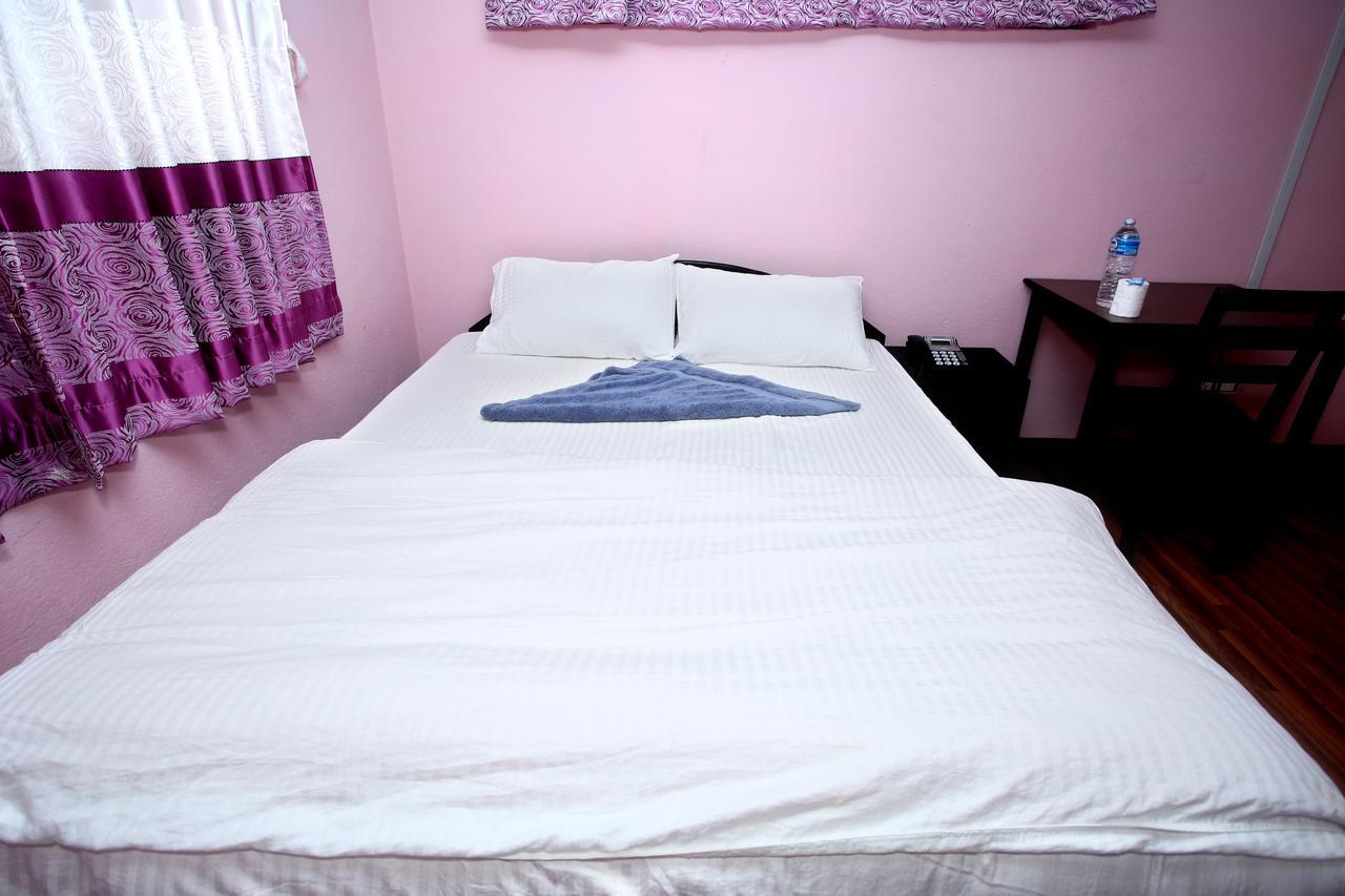 Mitra Garden Inn Катманду Екстериор снимка